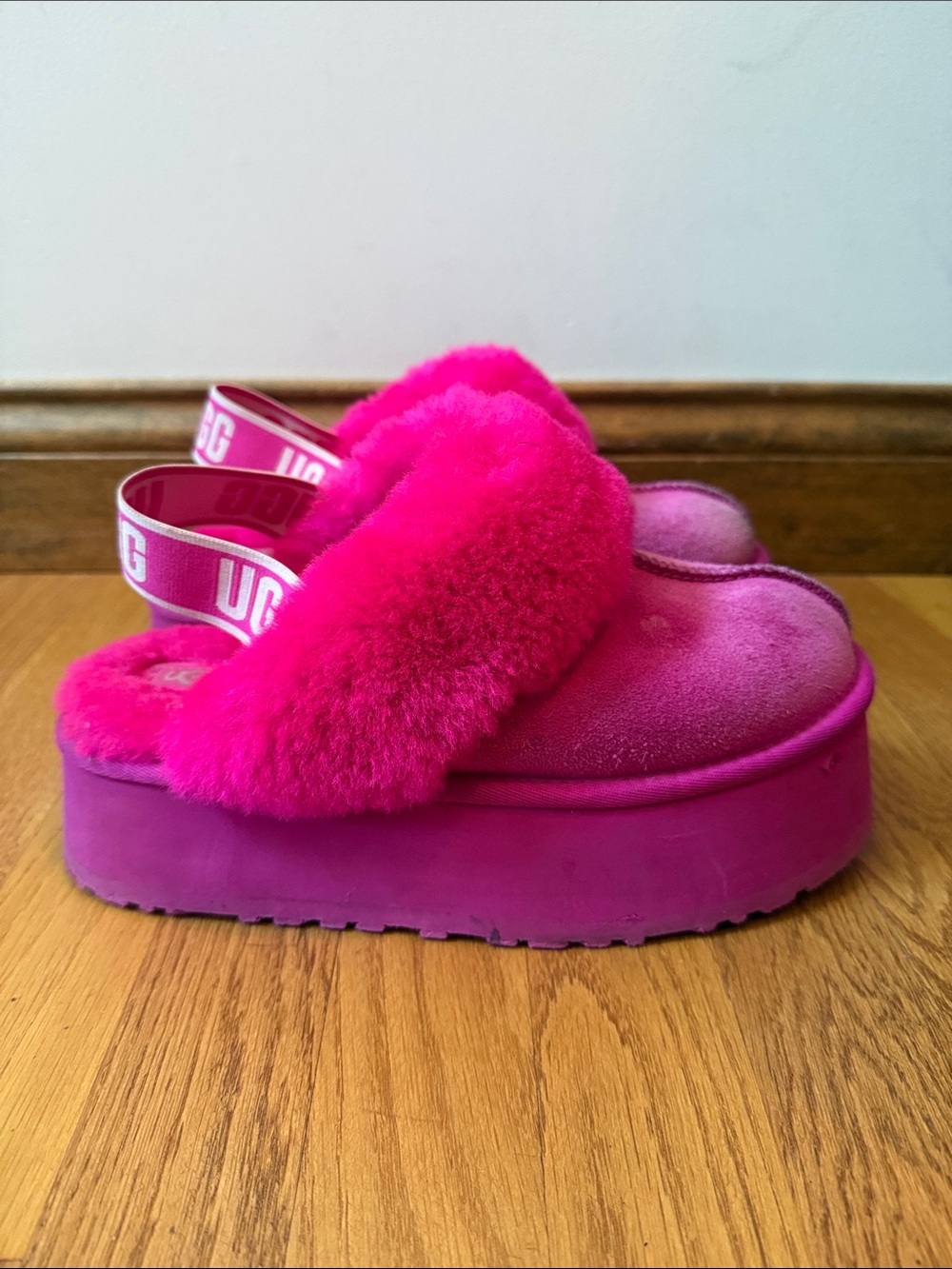 UGG Funkette Pink Platform Slippers Sheepskin Slingback Slides Women’s Size 8